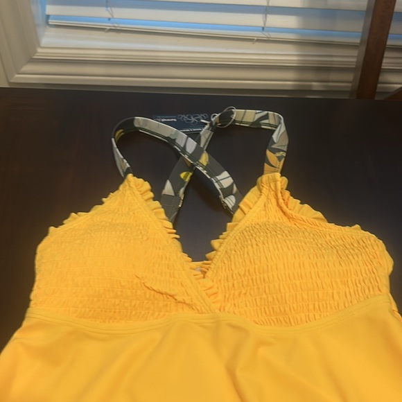 Summer Mae V-Neck Tankini Smocked Top with Boy Shorts Tummy Control Swimsuit - Picture 3 of 12